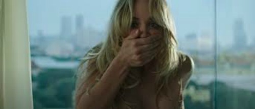 The Flight Attendant Kaley Cuoco 3